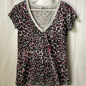 Sweet & Toxic Pink & Black Leopard V-neck TShirt M